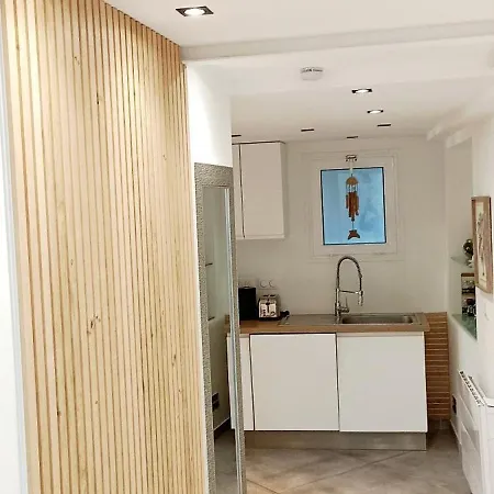 La 34 Tiny House With Sunny Terrace Holiday home