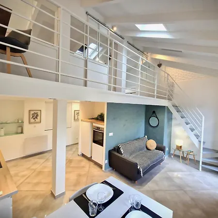 La 34 Tiny House With Sunny Terrace Prázdninový dům *